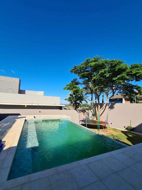 Sobrado para à venda no Bairro CANADA em CASCAVEL: 