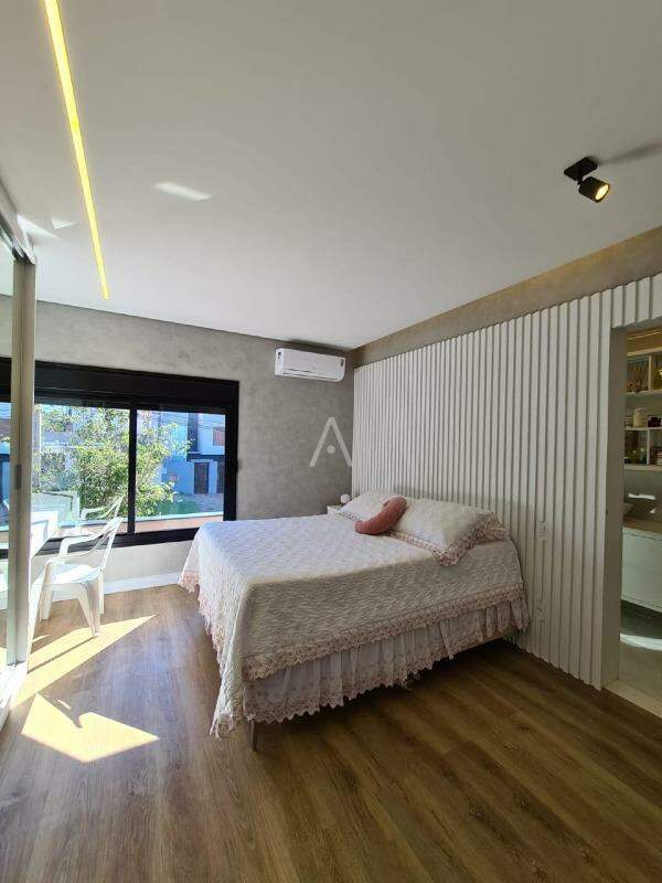 Sobrado para à venda no Bairro CANADA em CASCAVEL: 