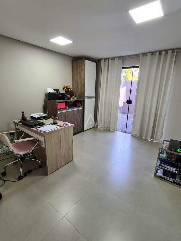 Sobrado para à venda no Bairro CANADA em CASCAVEL: 