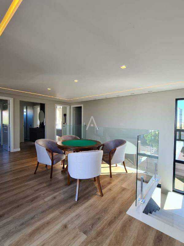 Sobrado para à venda no Bairro CANADA em CASCAVEL: 