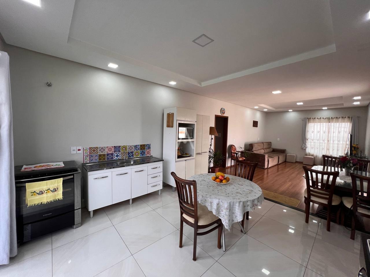 Sobrado para à venda no Bairro CATARATAS em CASCAVEL: