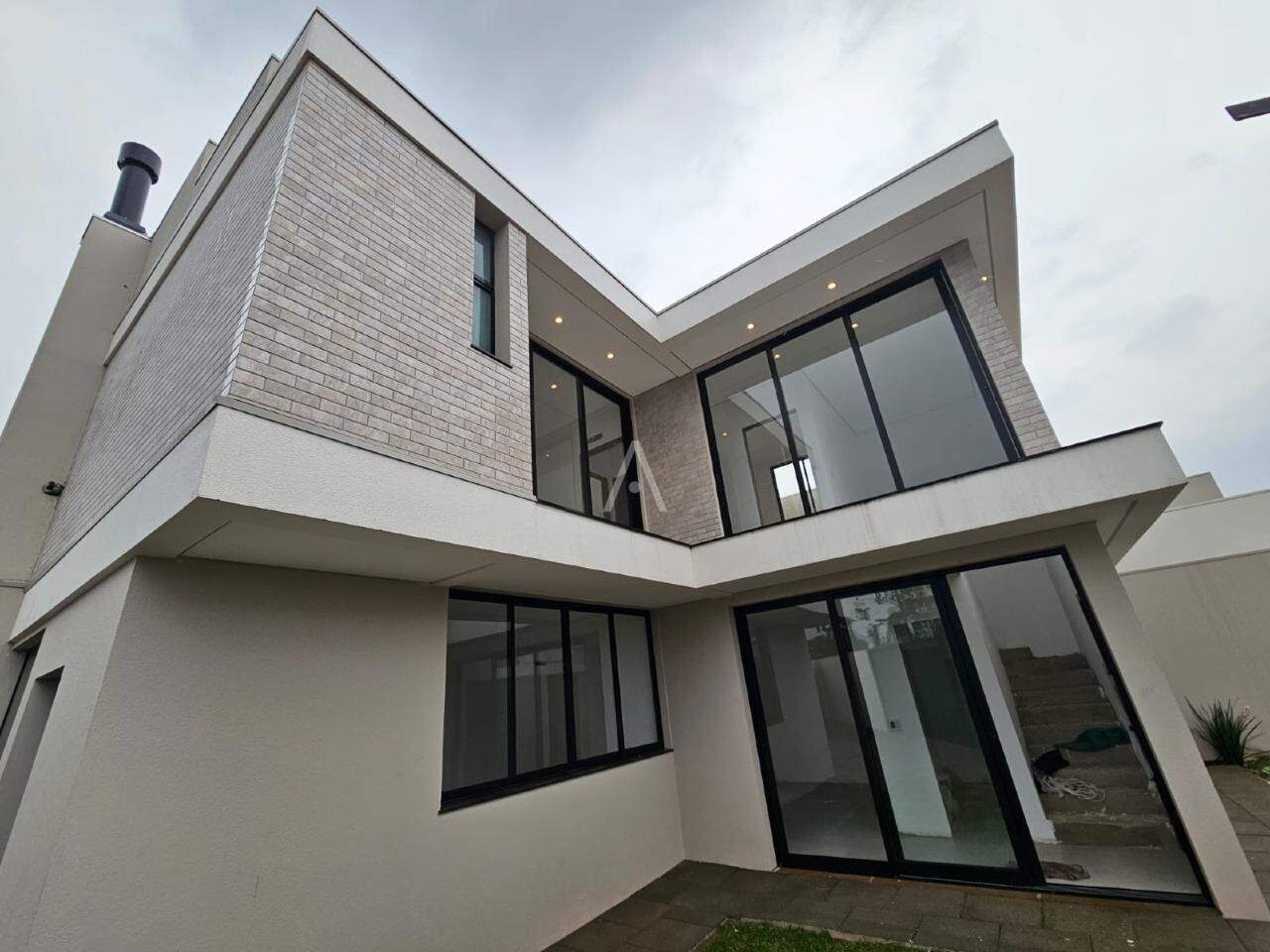 Sobrado para à venda no Bairro TROPICAL II em CASCAVEL: 