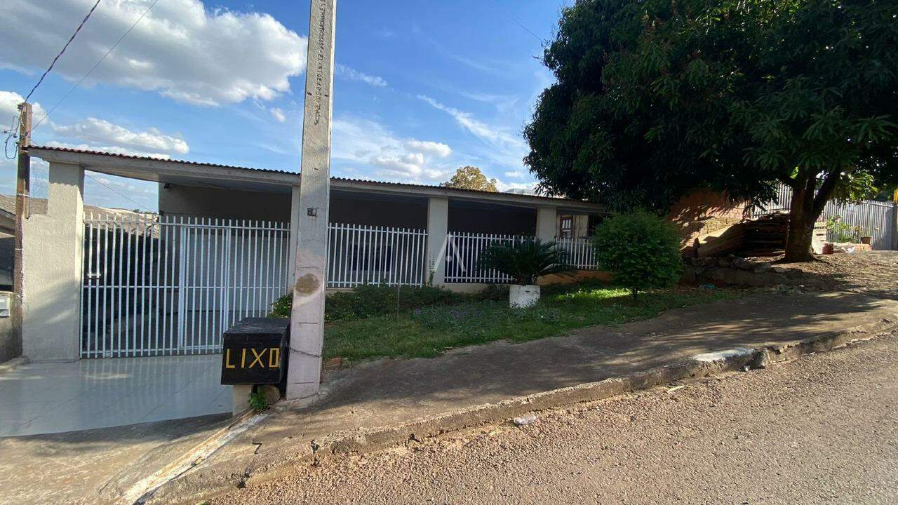Casa Residencial para à venda no Bairro 14 DE NOVEMBRO em CASCAVEL:
