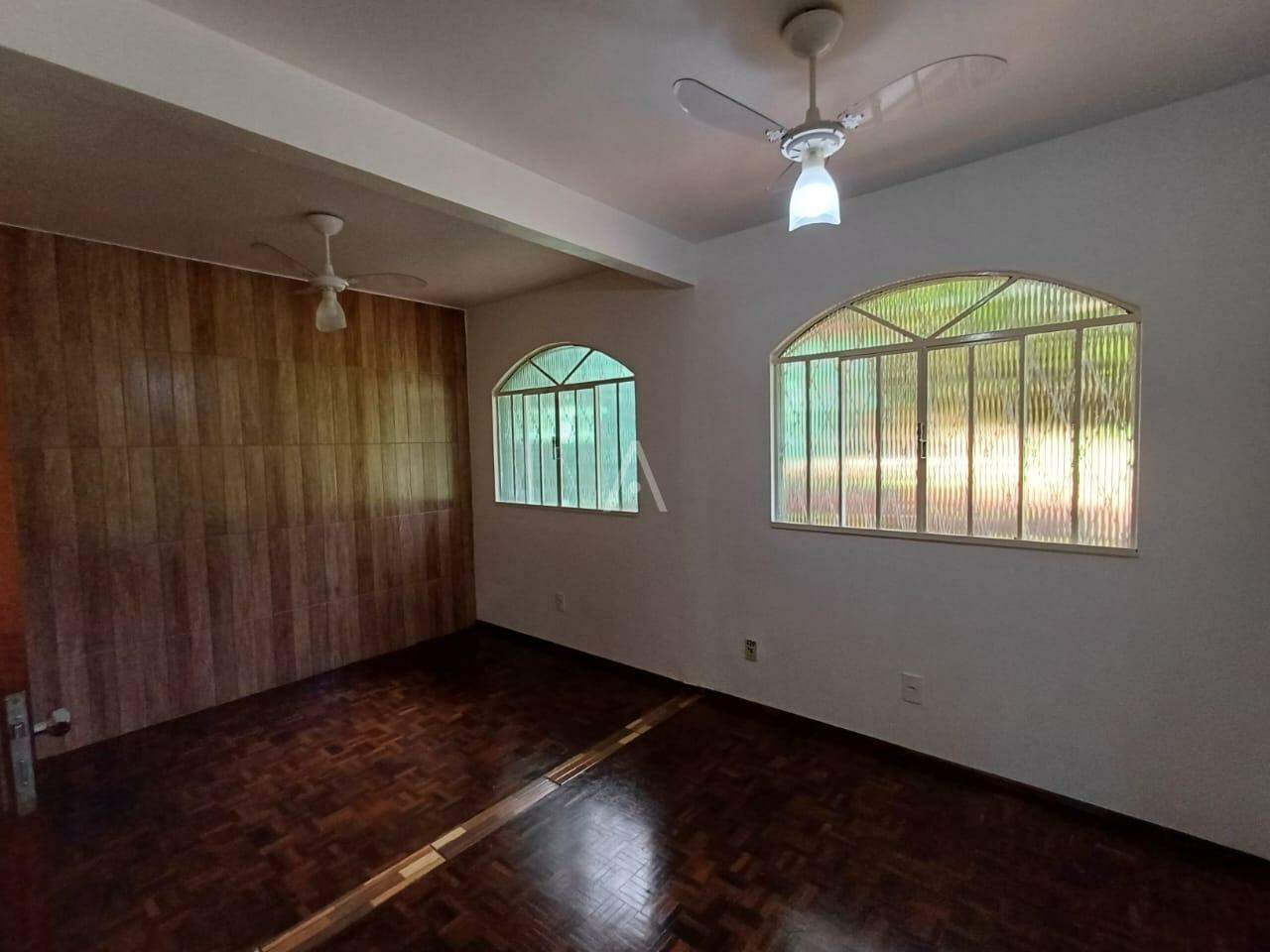 Casa Residencial para para aluguel no Bairro CENTRO em CASCAVEL: 