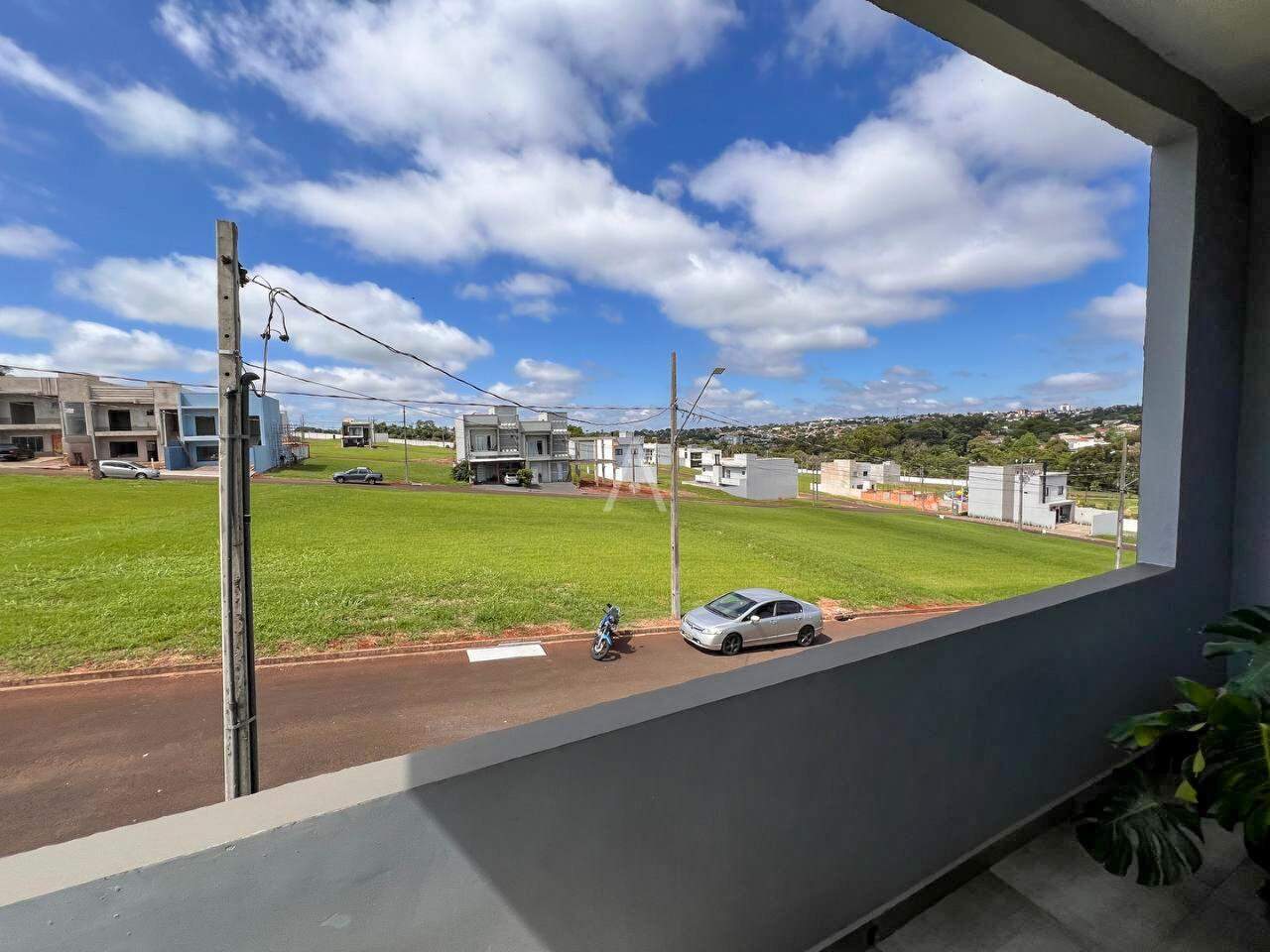 Sobrado para à venda no Bairro UNIVERSITARIO em CASCAVEL:
