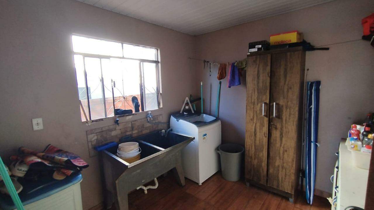 Casa Residencial para à venda no Bairro Vila Pioneiro em TOLEDO: 