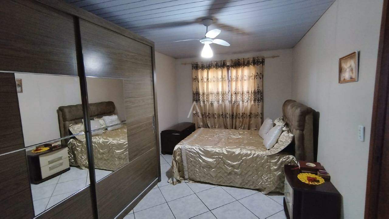 Casa Residencial para à venda no Bairro Vila Pioneiro em TOLEDO: 