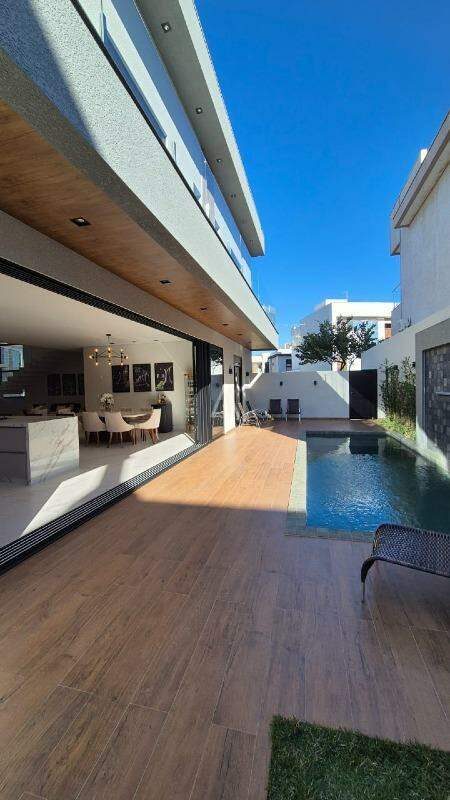 Sobrado para à venda no Bairro FAG em CASCAVEL: 