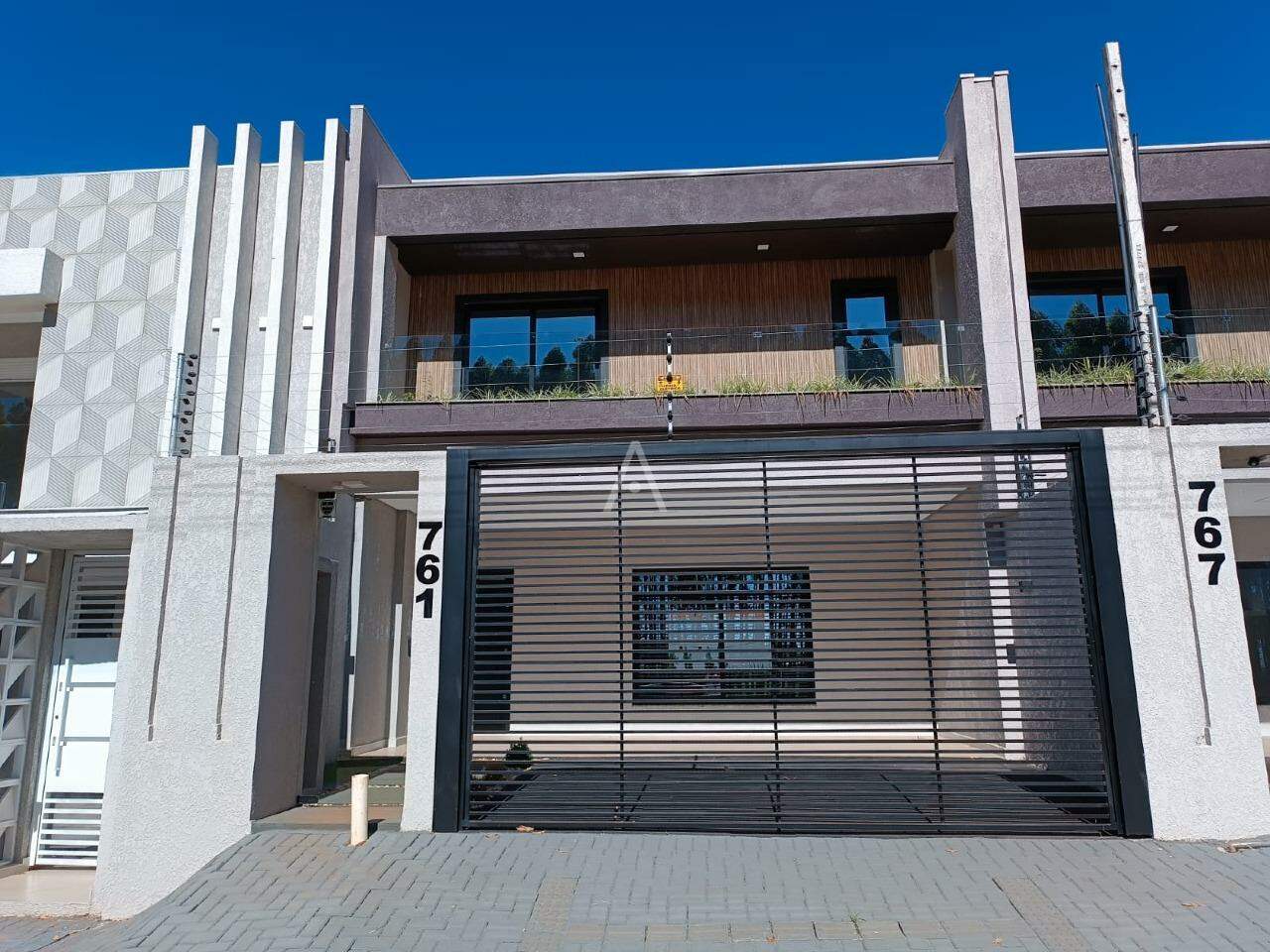 Sobrado para à venda no Bairro TROPICAL III em CASCAVEL: 