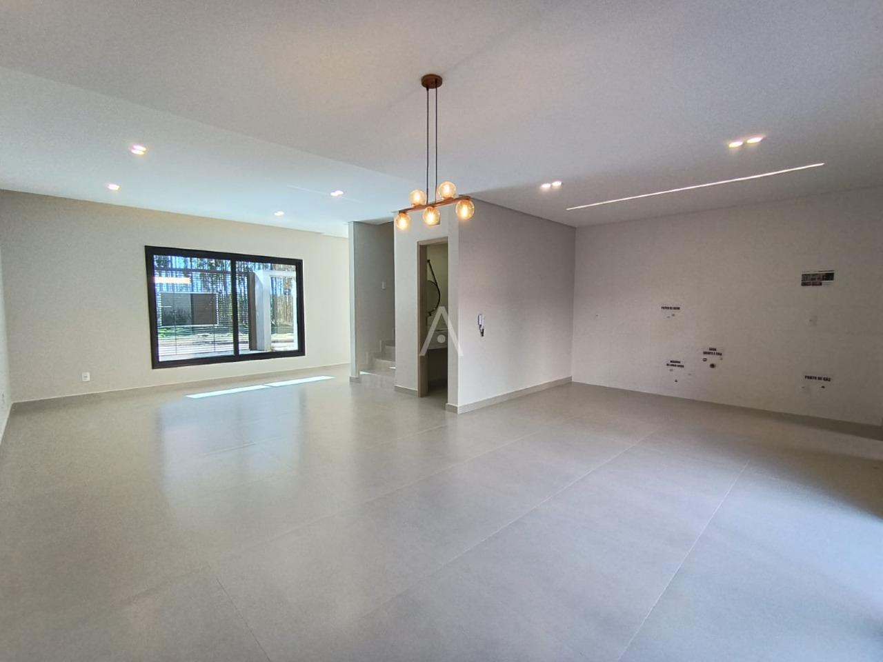 Sobrado para à venda no Bairro TROPICAL III em CASCAVEL: 