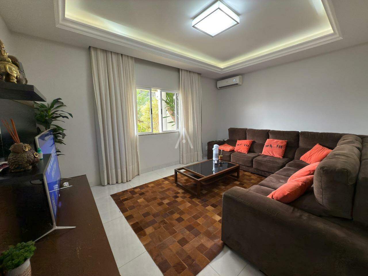 Sobrado para à venda no Bairro RECANTO TROPICAL em CASCAVEL: 