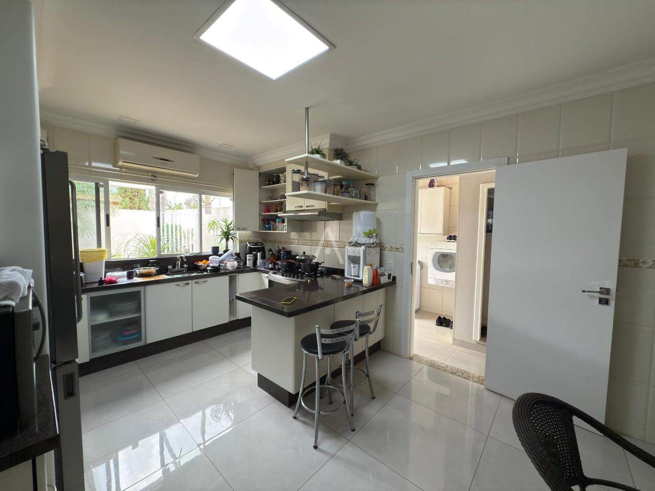 Sobrado para à venda no Bairro RECANTO TROPICAL em CASCAVEL: 