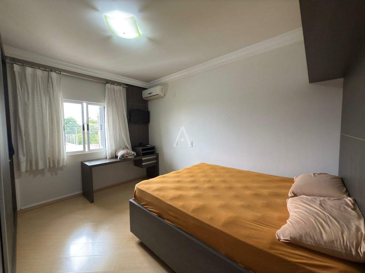 Sobrado para à venda no Bairro RECANTO TROPICAL em CASCAVEL: 