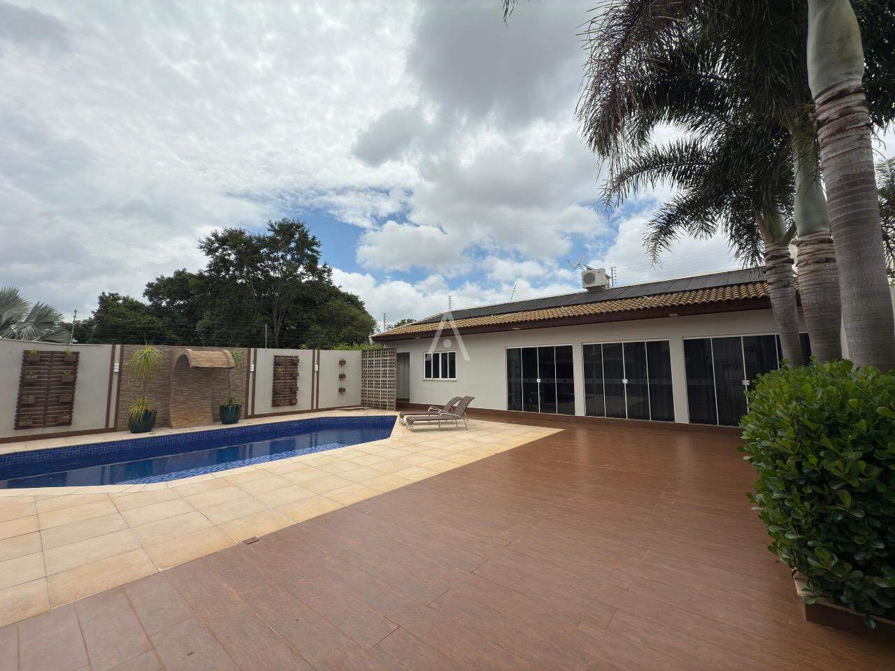 Sobrado para à venda no Bairro RECANTO TROPICAL em CASCAVEL: 