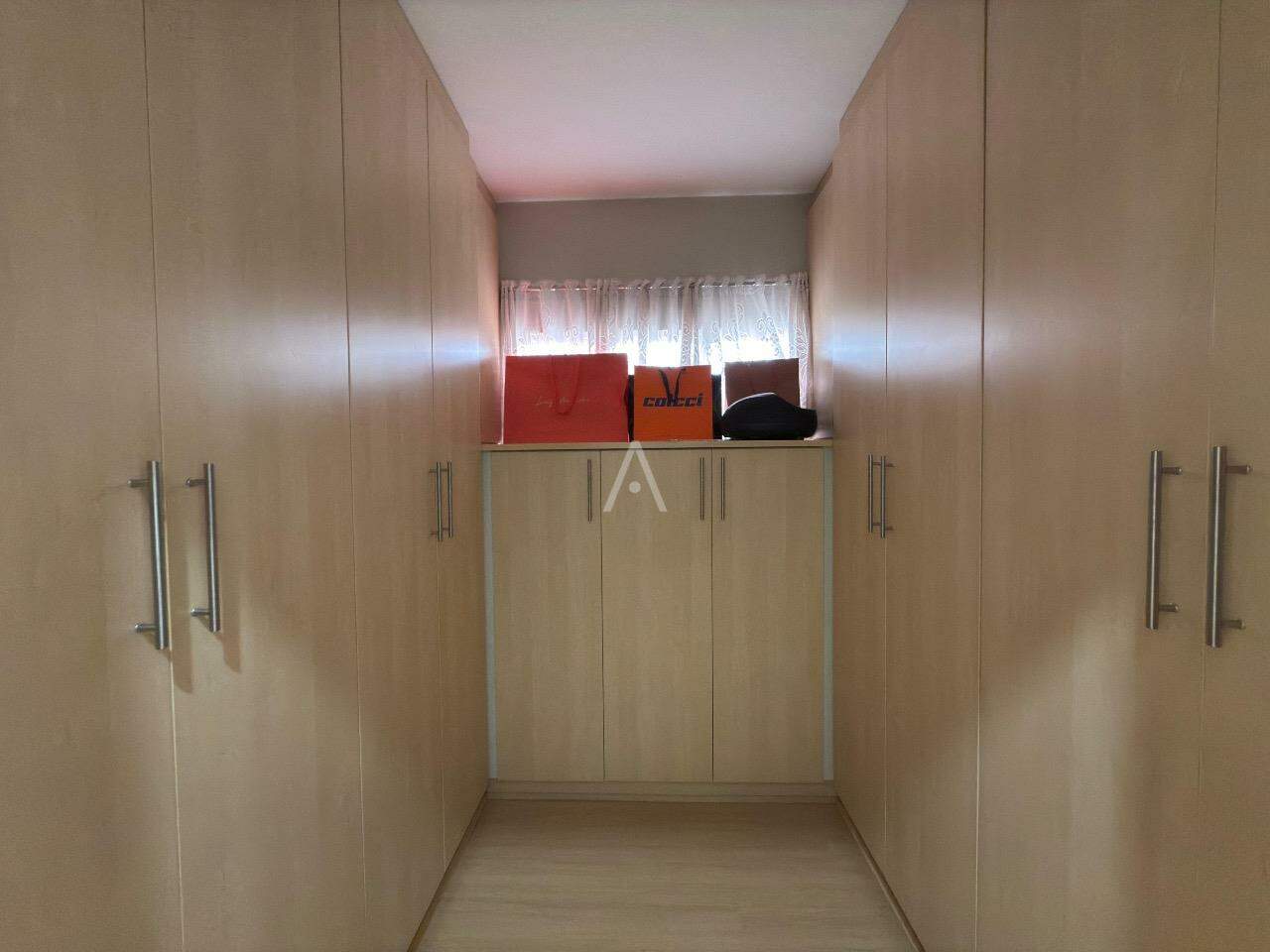 Sobrado para à venda no Bairro RECANTO TROPICAL em CASCAVEL: 