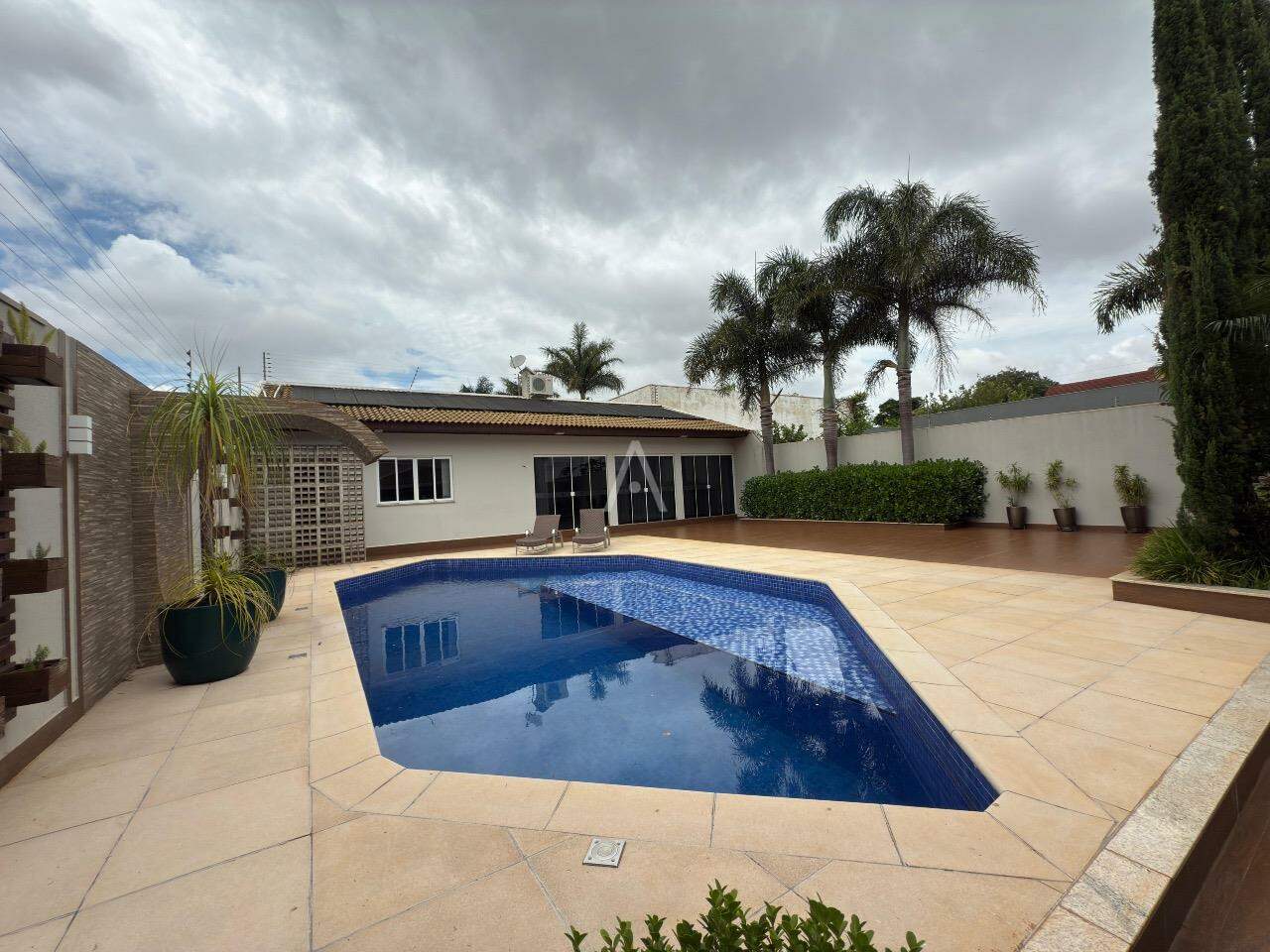 Sobrado para à venda no Bairro RECANTO TROPICAL em CASCAVEL: 