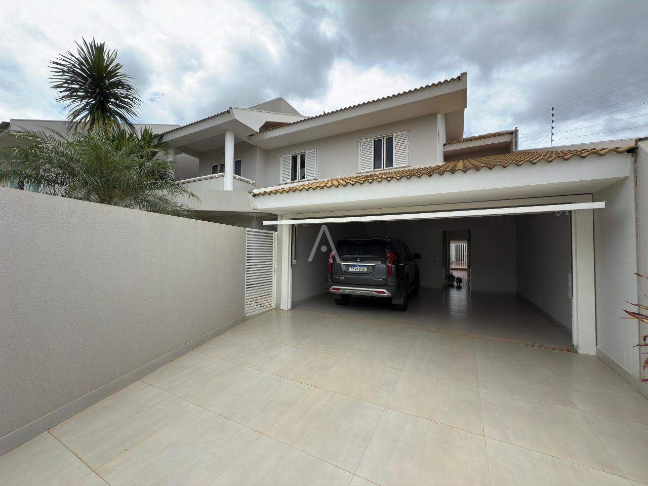 Sobrado para à venda no Bairro RECANTO TROPICAL em CASCAVEL: 