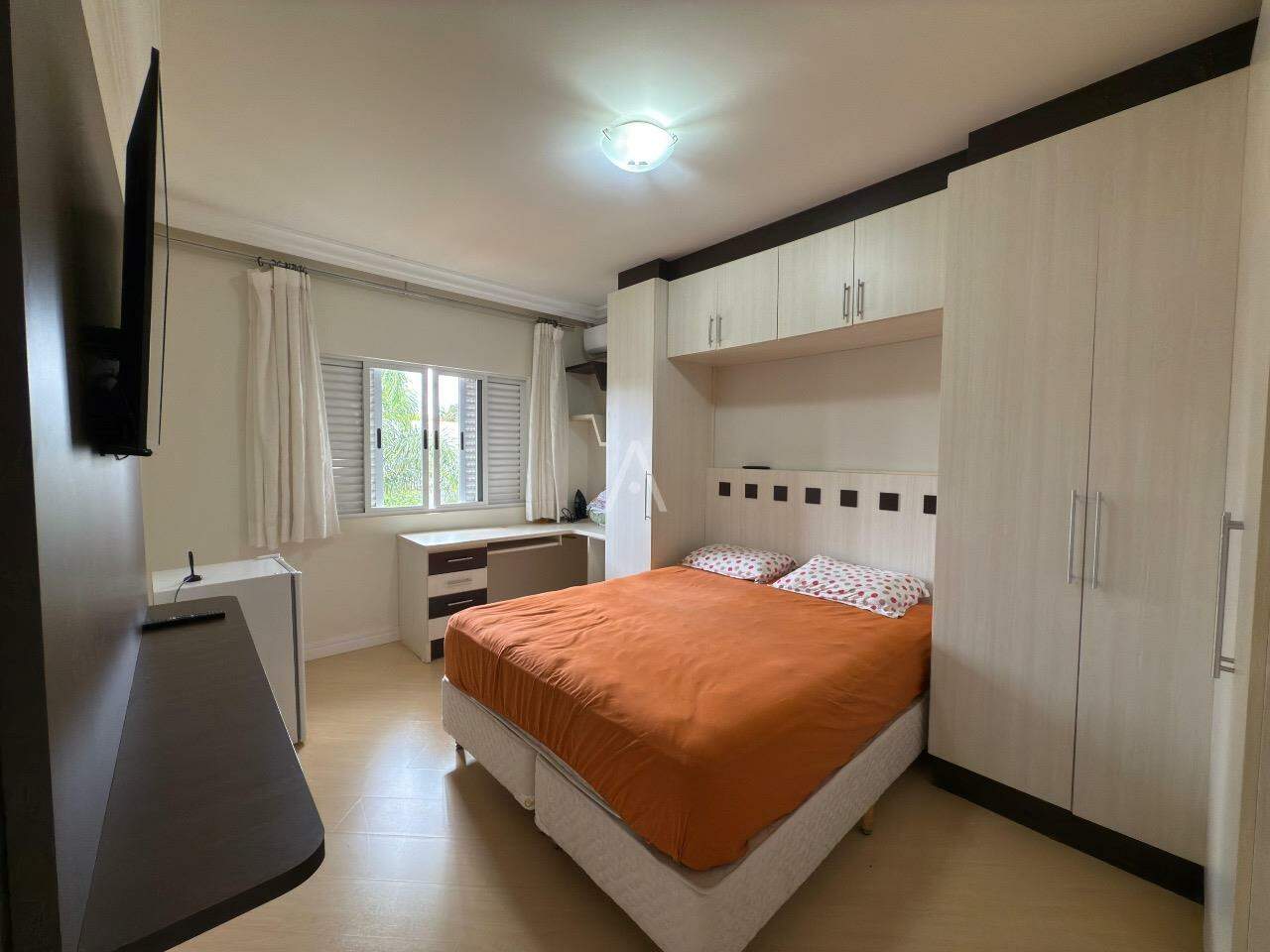 Sobrado para à venda no Bairro RECANTO TROPICAL em CASCAVEL: 