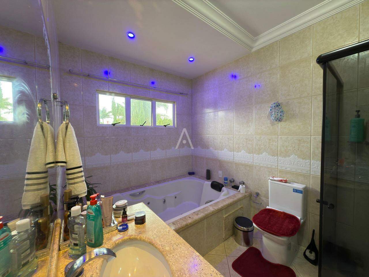 Sobrado para à venda no Bairro RECANTO TROPICAL em CASCAVEL: 