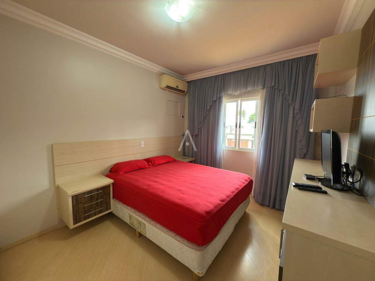 Sobrado para à venda no Bairro RECANTO TROPICAL em CASCAVEL: 