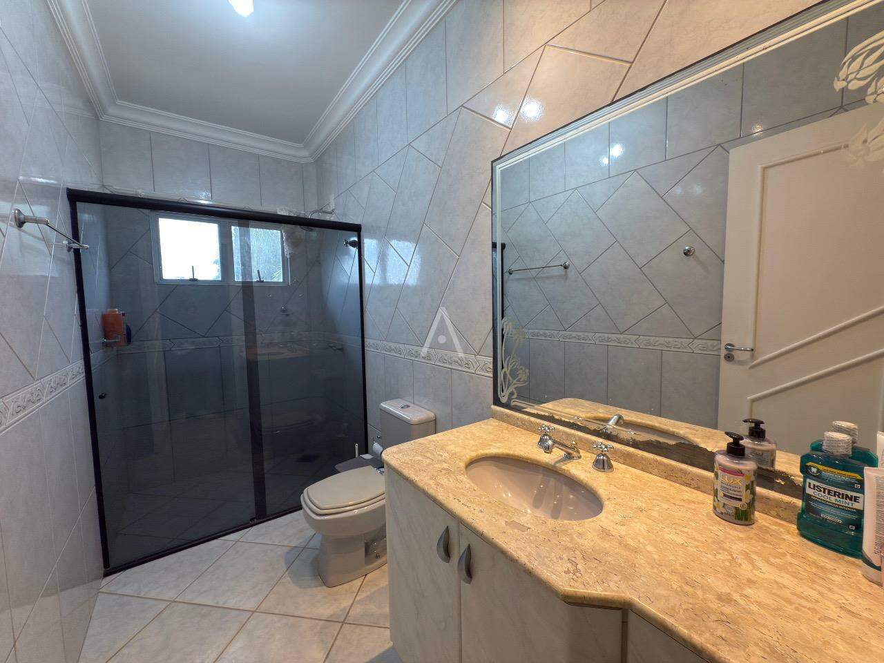 Sobrado para à venda no Bairro RECANTO TROPICAL em CASCAVEL: 