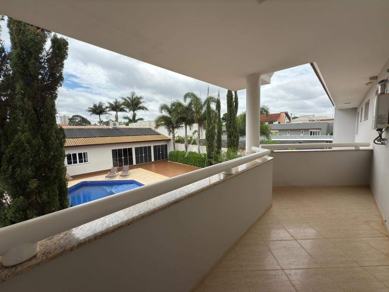 Sobrado para à venda no Bairro RECANTO TROPICAL em CASCAVEL: 