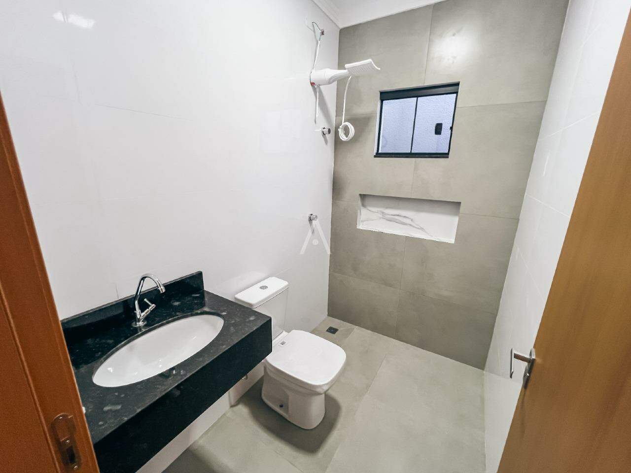 Casa Residencial para à venda no Bairro SANTA CRUZ em CASCAVEL: 