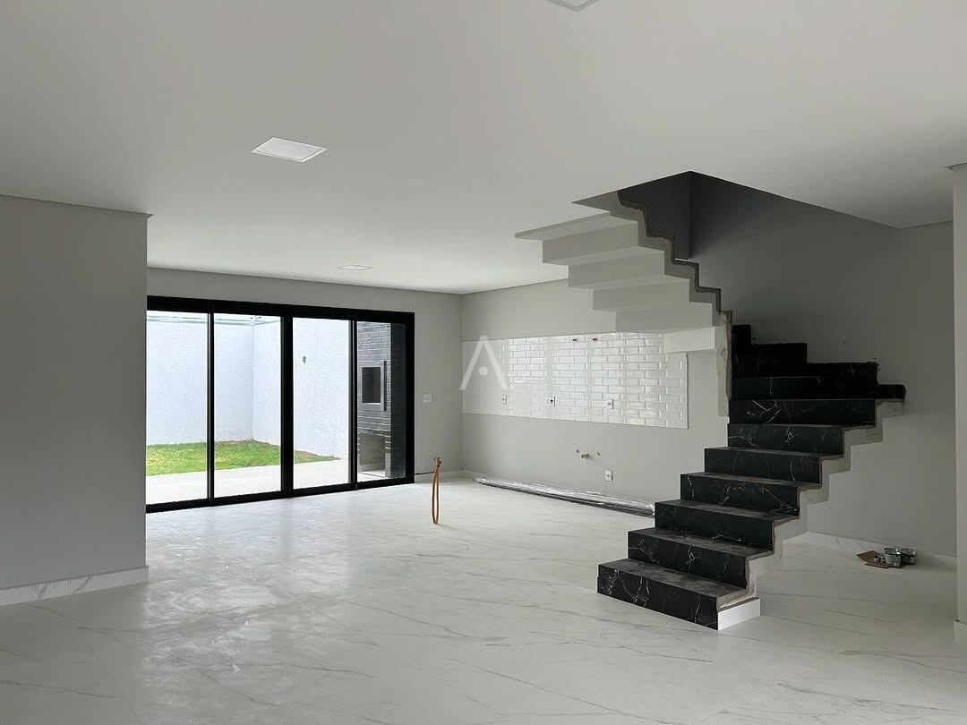 Sobrado para à venda no Bairro COUNTRY em CASCAVEL: 