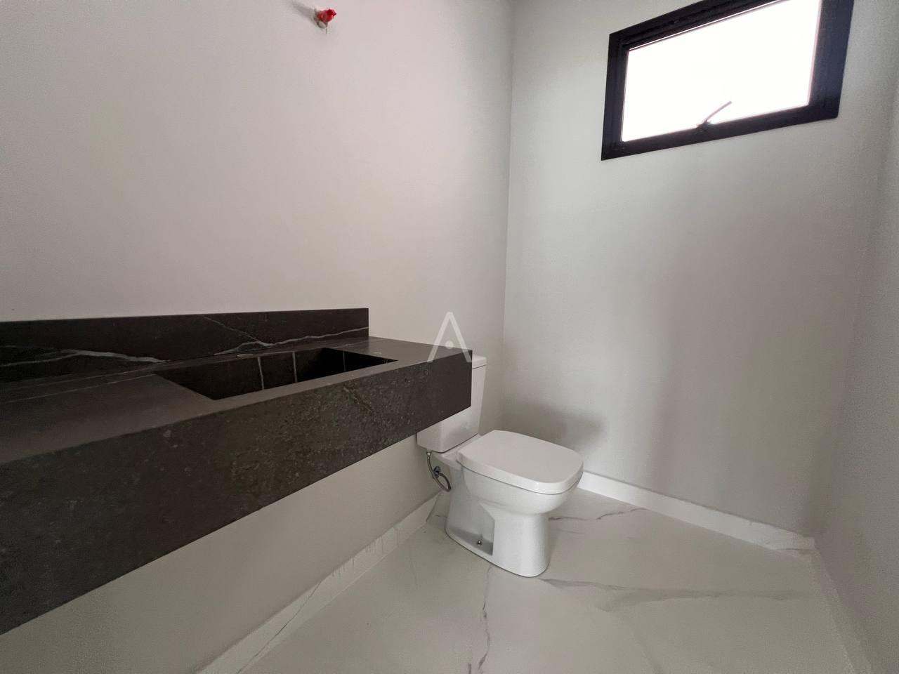 Sobrado para à venda no Bairro COUNTRY em CASCAVEL: 