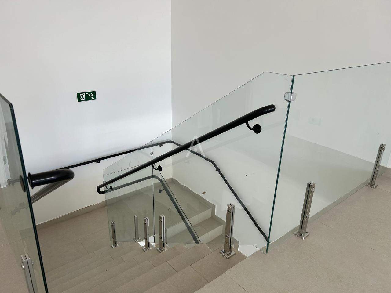 Sala Comercial para para aluguel no Bairro CENTRO em CASCAVEL: escada