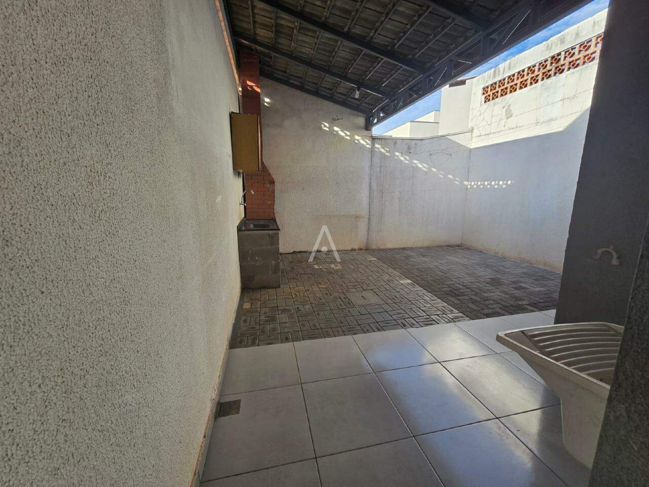 Casa Residencial para à venda no Bairro MONTREAL em CASCAVEL: 