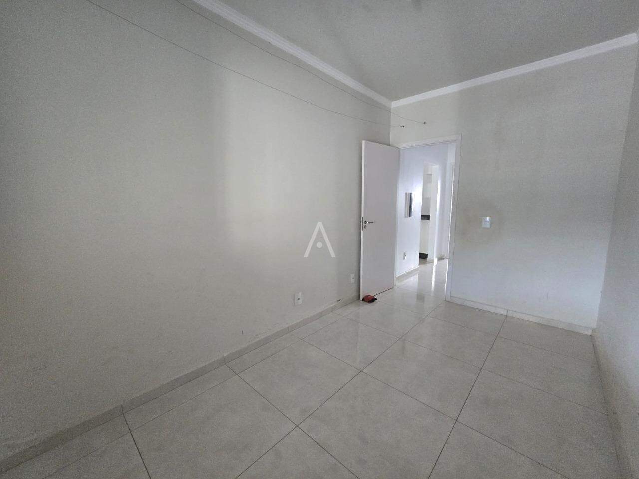 Casa Residencial para à venda no Bairro MONTREAL em CASCAVEL: 