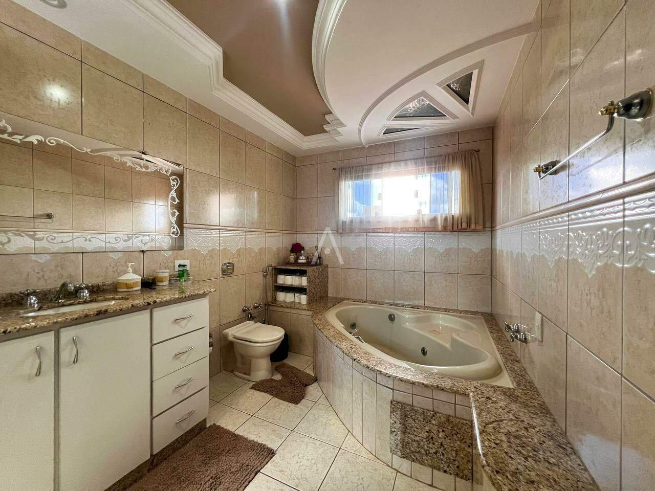 Sobrado para à venda no Bairro MARIA LUIZA em CASCAVEL: 