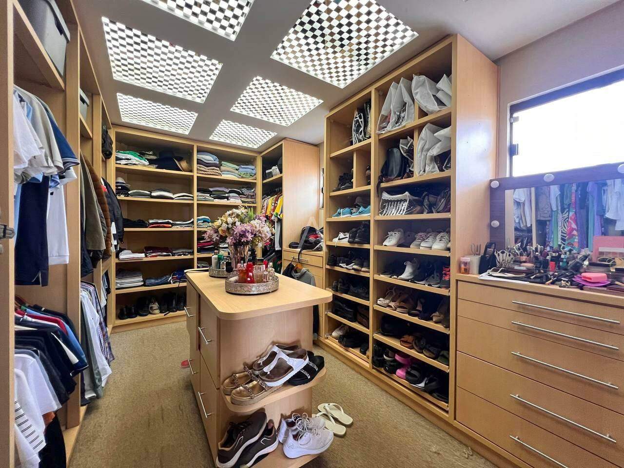 Sobrado para à venda no Bairro MARIA LUIZA em CASCAVEL: 