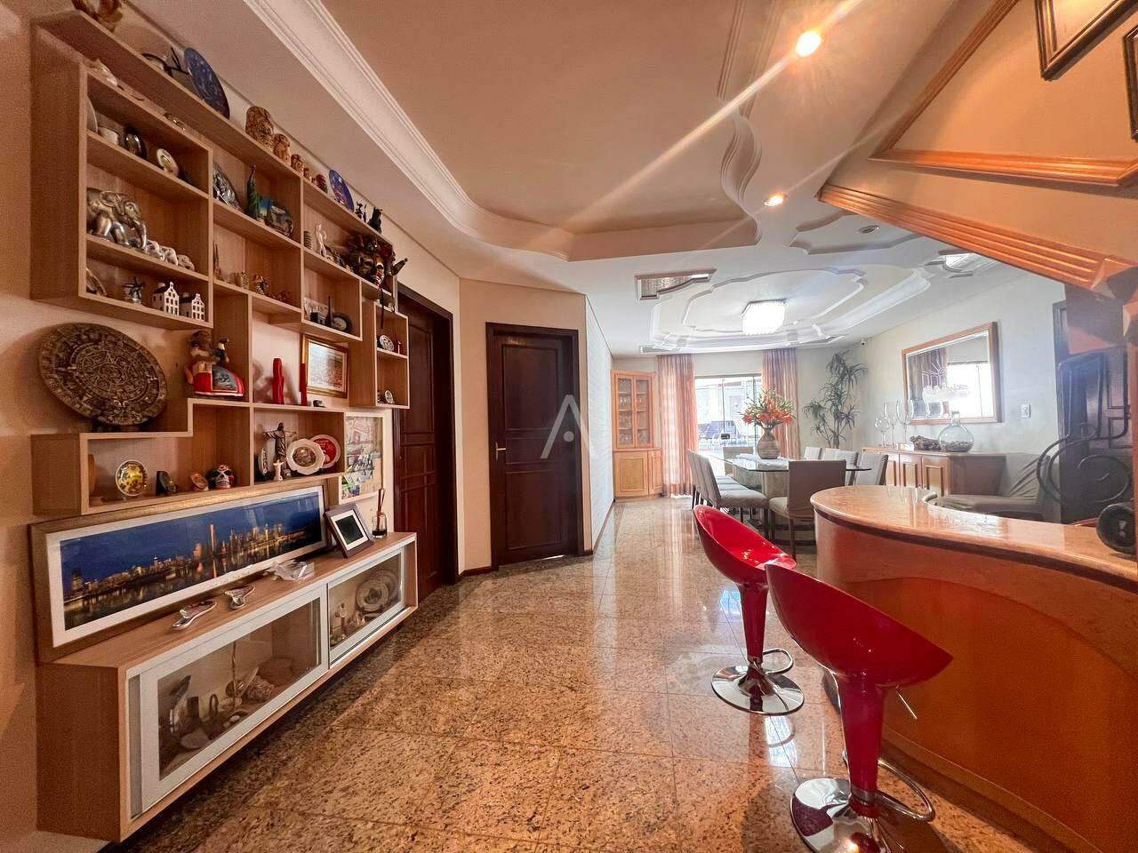 Sobrado para à venda no Bairro MARIA LUIZA em CASCAVEL: 