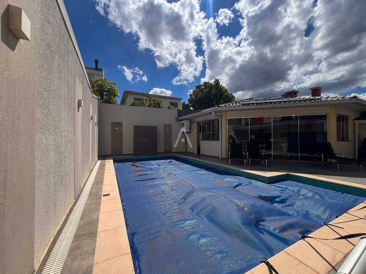 Sobrado para à venda no Bairro MARIA LUIZA em CASCAVEL: 