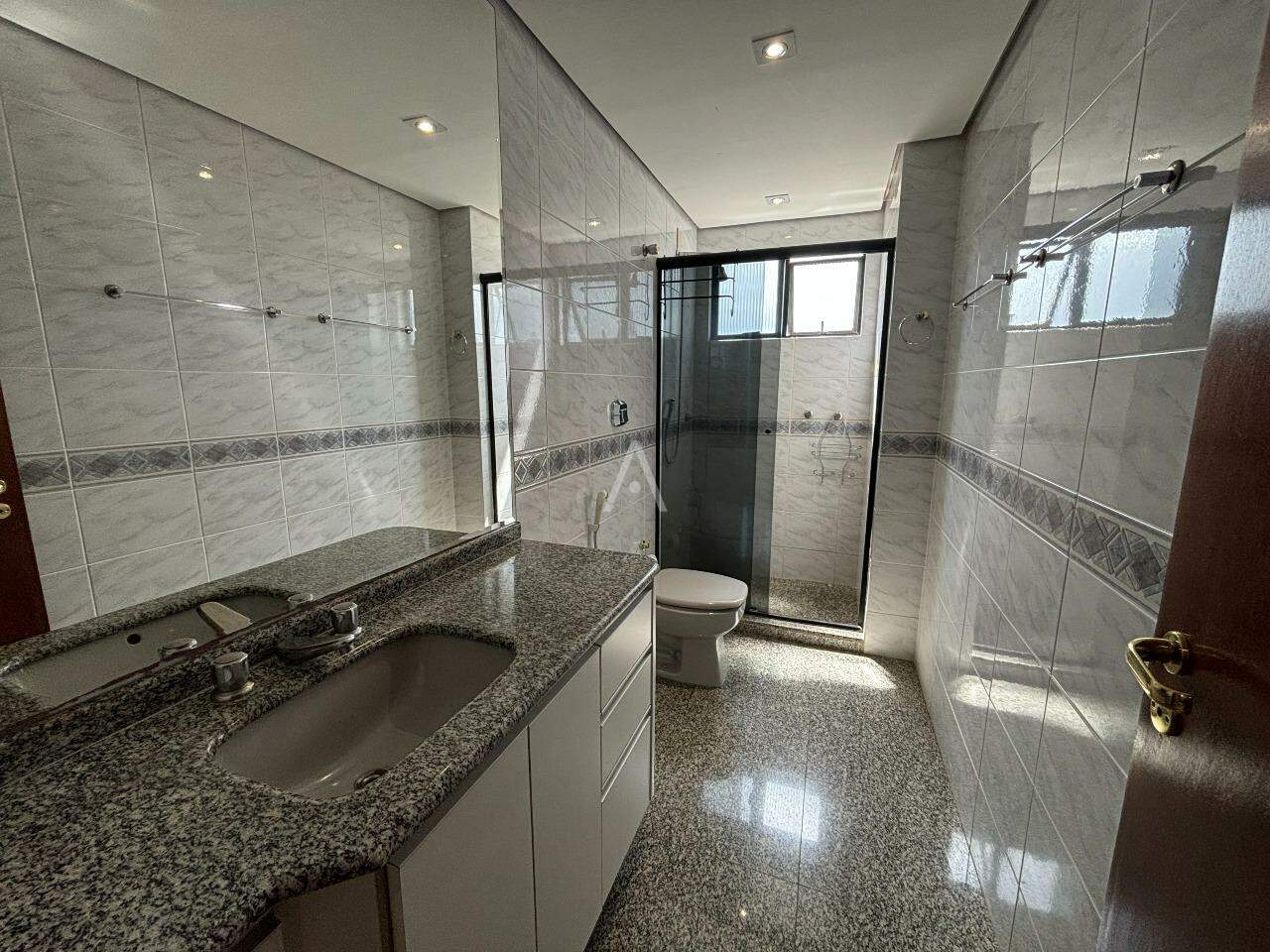 Apartamento para para aluguel no Bairro CENTRO em CASCAVEL: