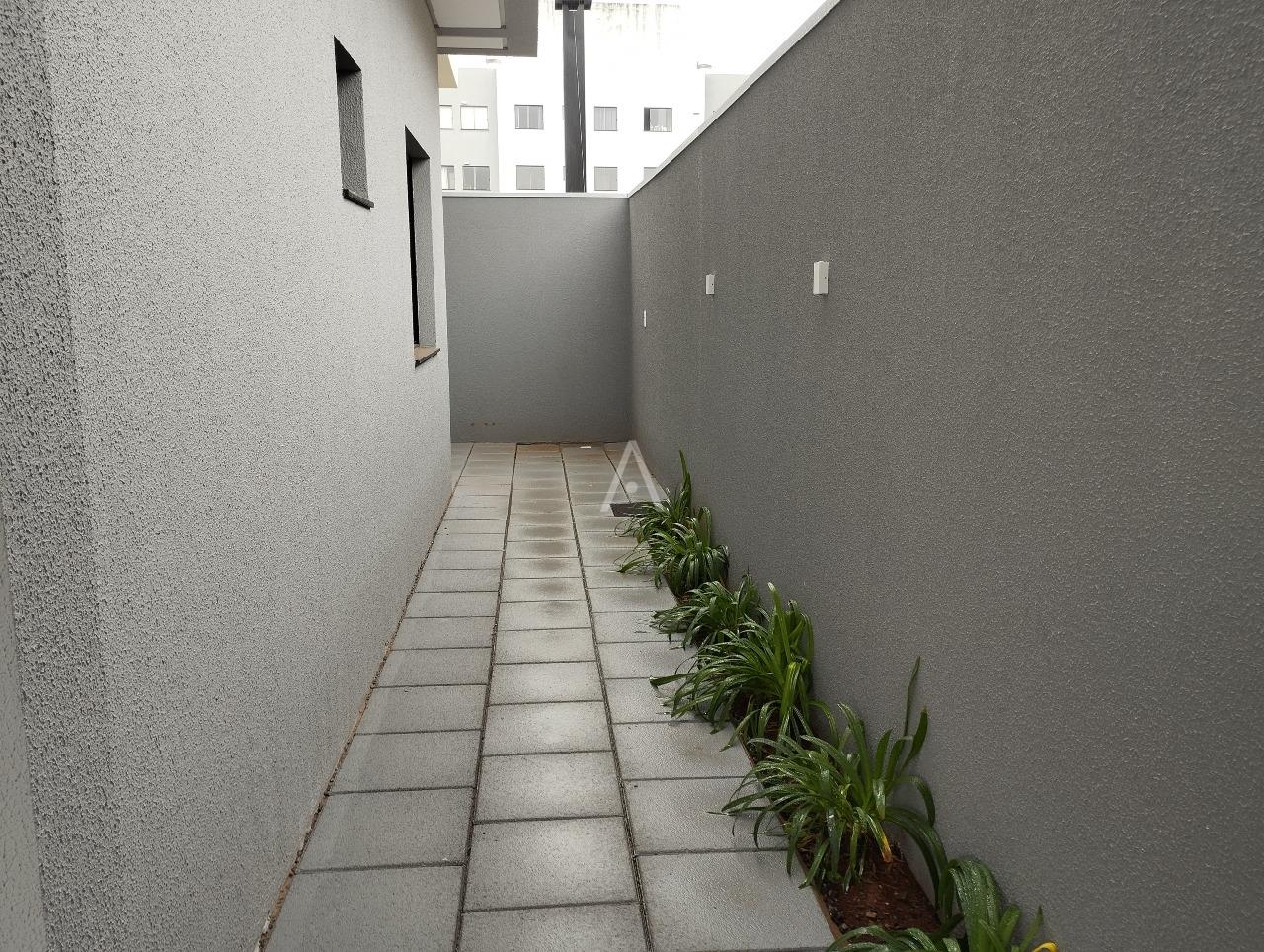 Sobrado para à venda no Bairro SAO CRISTOVAO em CASCAVEL: CORREDOR LATERAL