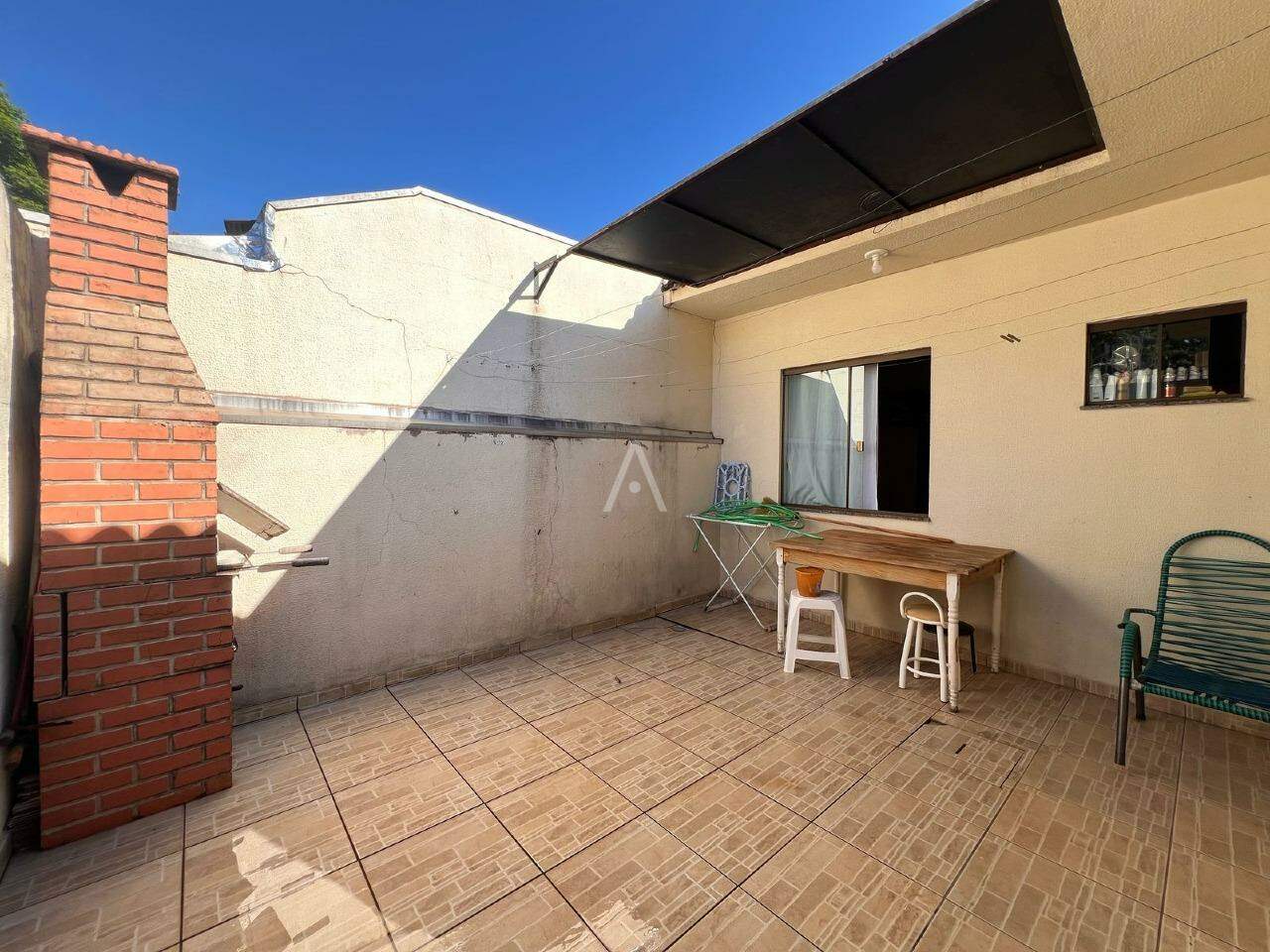 Casa Residencial para à venda no Bairro FLORESTA em CASCAVEL: 