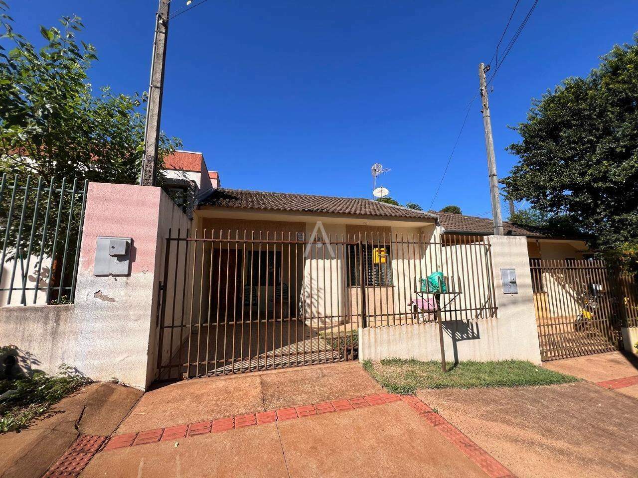 Casa Residencial para à venda no Bairro FLORESTA em CASCAVEL: 