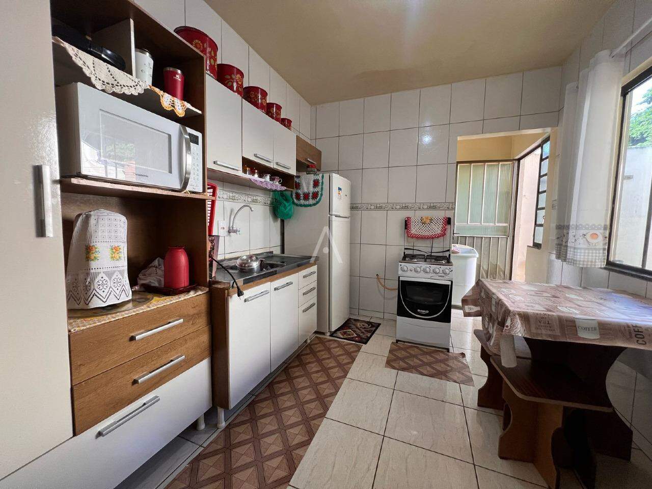 Casa Residencial para à venda no Bairro FLORESTA em CASCAVEL: 