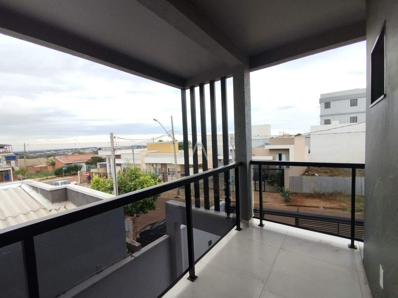 Sobrado para à venda no Bairro ESMERALDA em CASCAVEL: SACADA SUÍTE