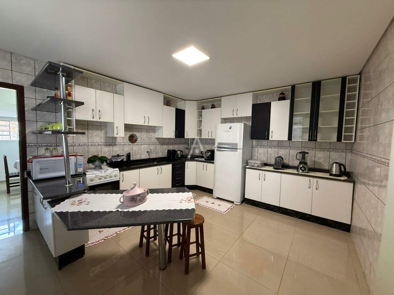 Casa Residencial para à venda no Bairro MARIA LUIZA em CASCAVEL: 