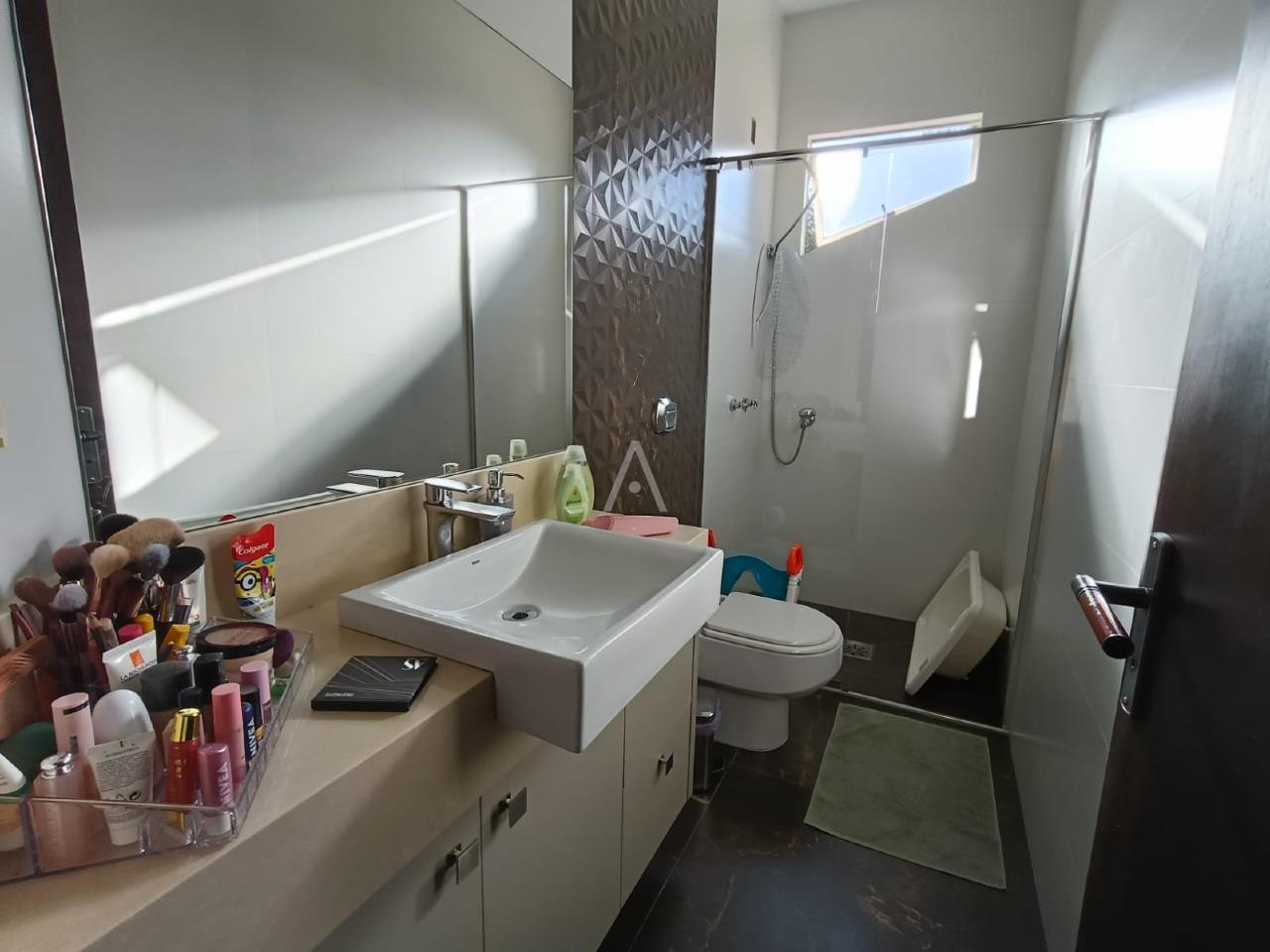 Sobrado para à venda no Bairro COUNTRY em CASCAVEL: 