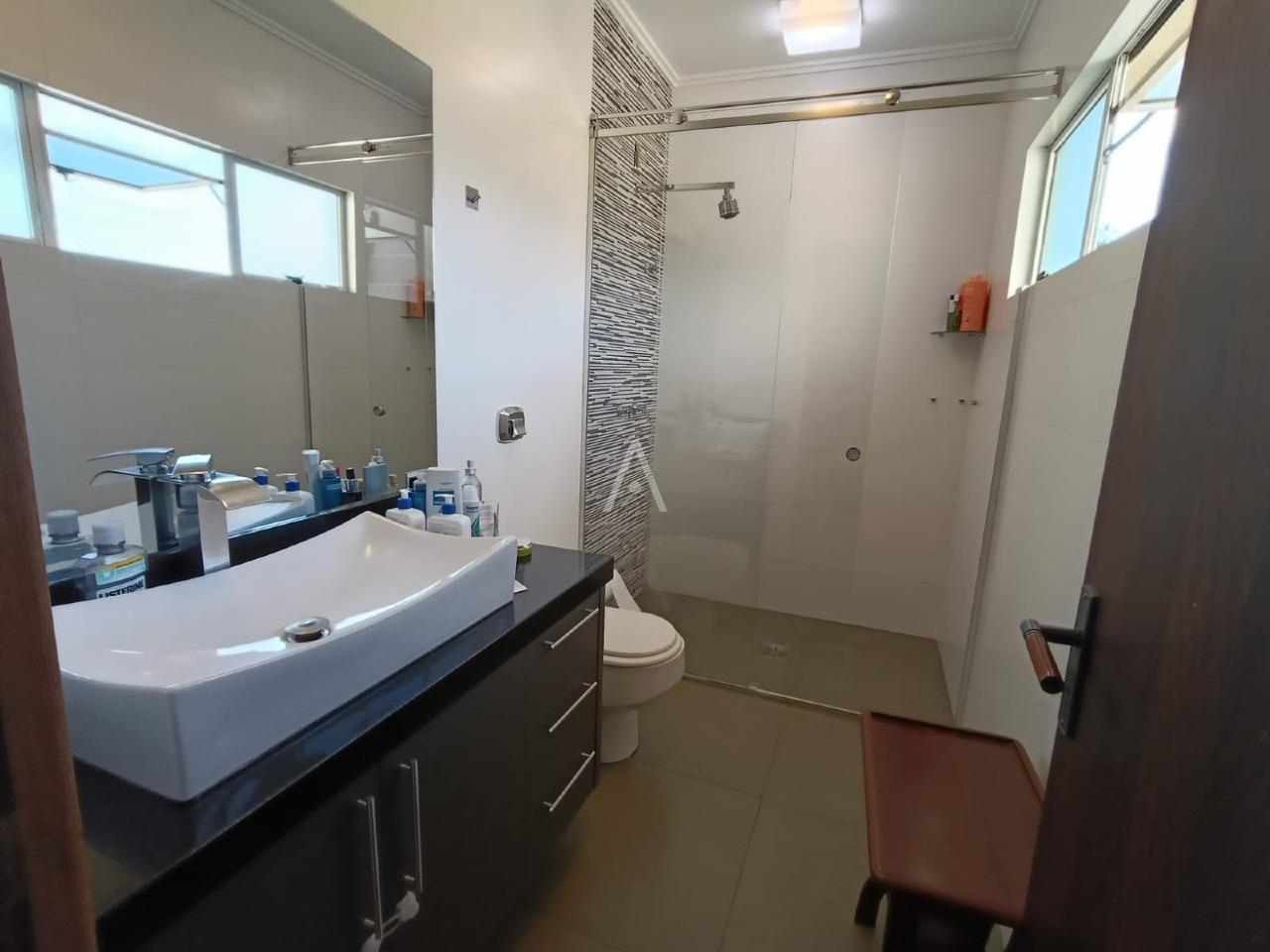 Sobrado para à venda no Bairro COUNTRY em CASCAVEL: 