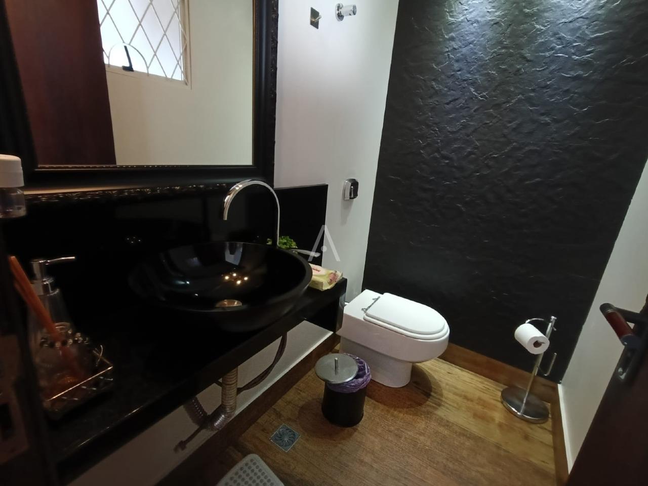 Sobrado para à venda no Bairro COUNTRY em CASCAVEL: 