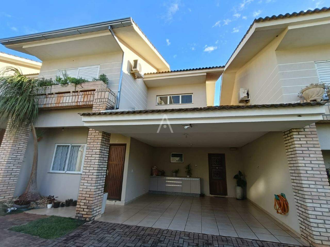 Sobrado para à venda no Bairro COUNTRY em CASCAVEL: 