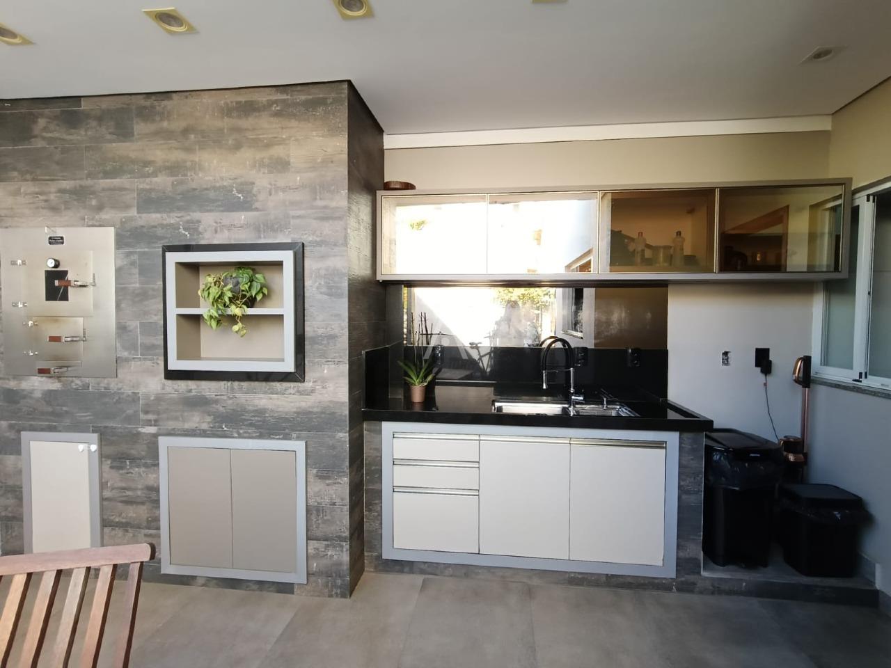 Sobrado para à venda no Bairro COUNTRY em CASCAVEL: 