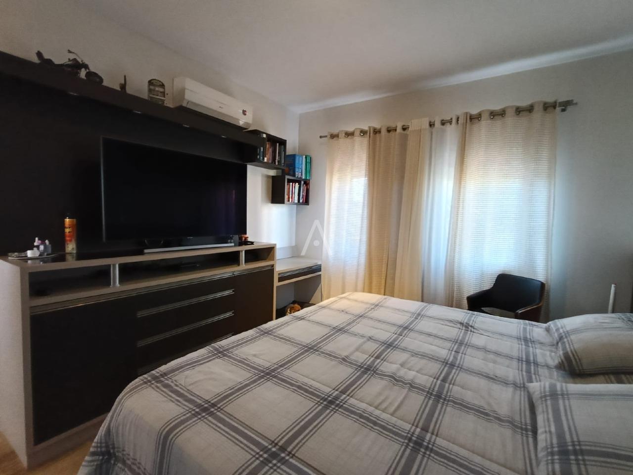 Sobrado para à venda no Bairro COUNTRY em CASCAVEL: 