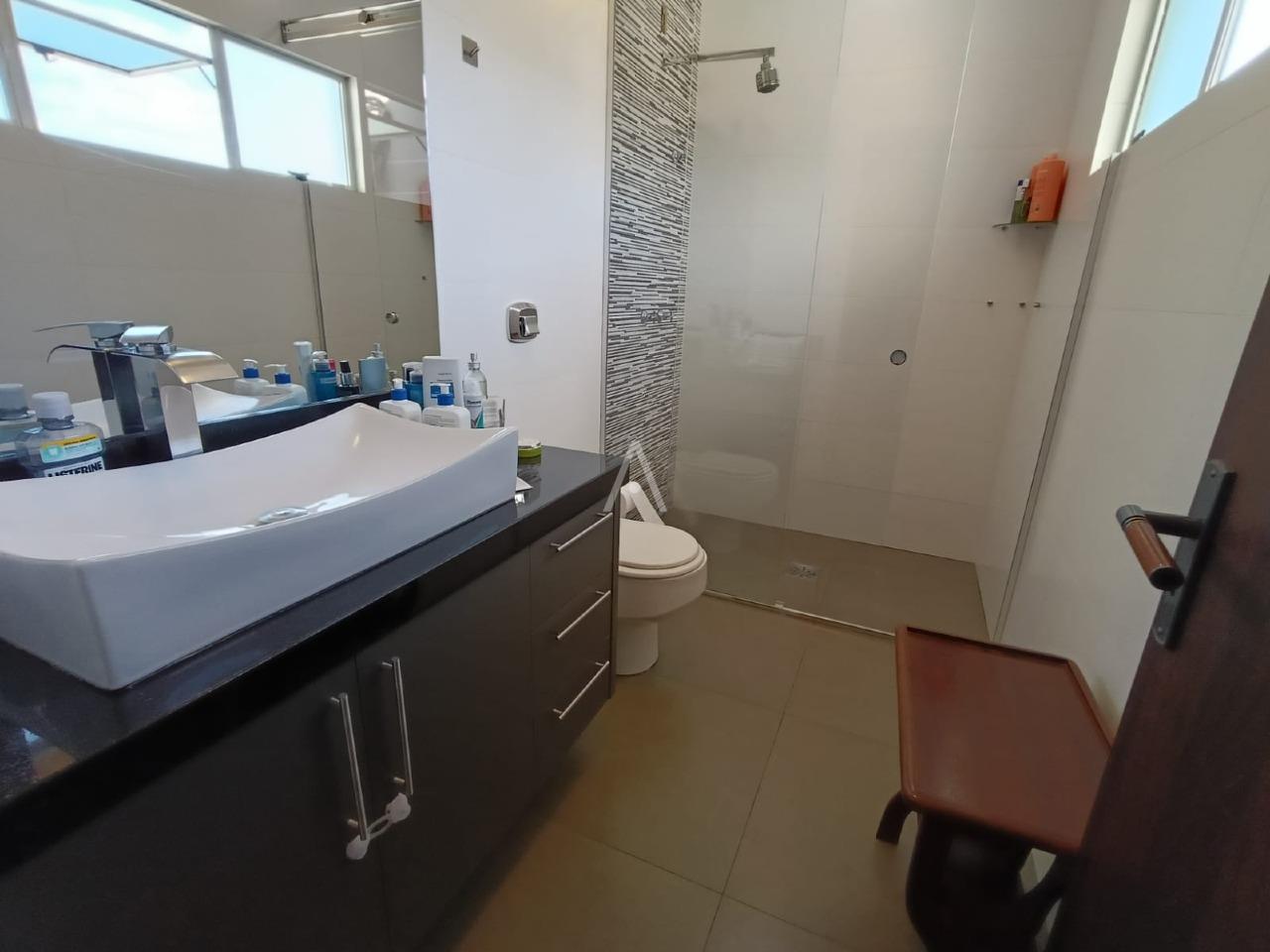 Sobrado para à venda no Bairro COUNTRY em CASCAVEL: 